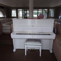 Catamaran Lagoon Seventy 7 et son piano